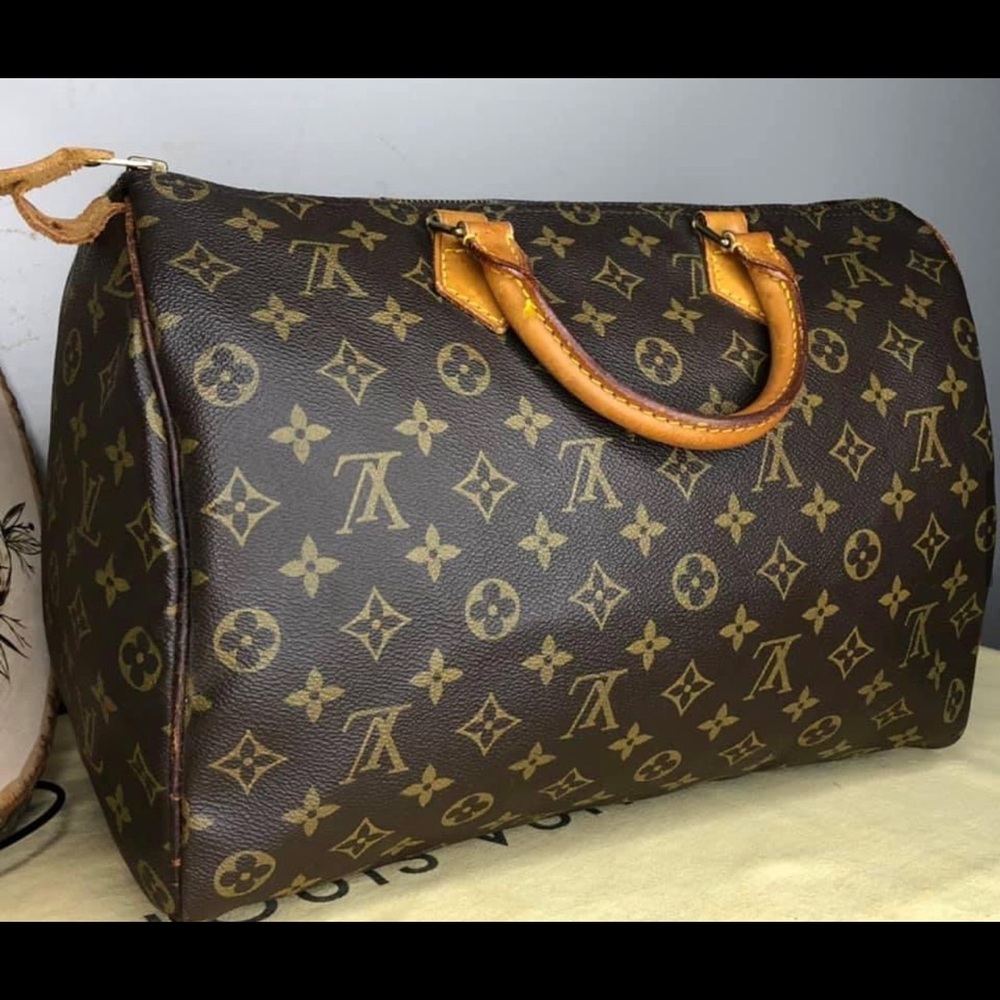 Lois Vuitton Speedy 35 in good shape.